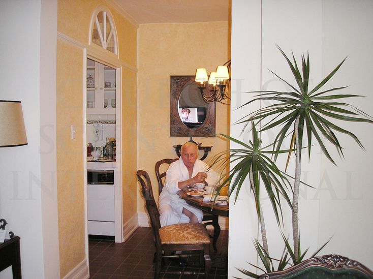 Ron Miscavige enjoying room service on a vacation in 2009.