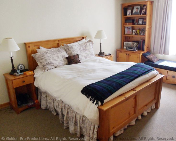 Ron Miscavige and wife Becky Bigelow’s apartment at Golden Era in 2012 during the time they lived there. Admitted liar Dan Koon and Ron Miscavige make bizarre, absurd claims in Ron’s “memoir,” including one that pictures aren’t allowed to be displayed in one’s room. This photo proves they are lying, as Ron and Becky’s photos can be seen on the shelf in their room.