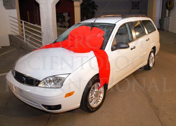 Mr. David Miscavige and his two sisters gave Ron Miscavige a new car for his 70th birthday, January 2006.