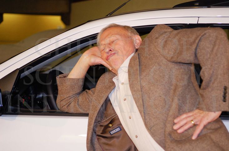 Ron Miscavige mugging for the camera with his new car. Ron and his obsessed anti-Scientology “co-author” Dan Koon left this gift out of Ron’s “memoir.”