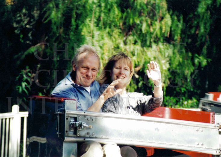 Ron Miscavige and his wife Becky Bigelow enjoying a theme park ride on a day off in the ’90s.