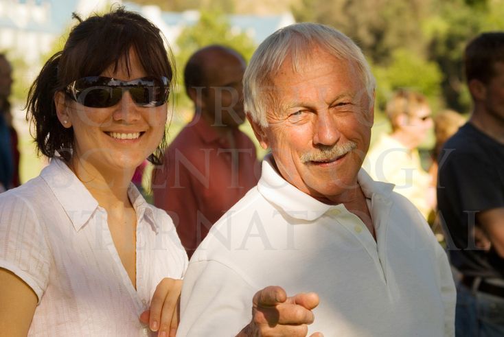 Ron Miscavige relaxing at a picnic in 2010.